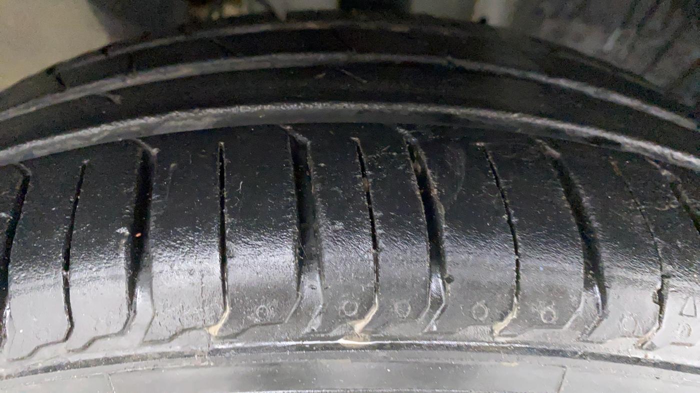 2020 Renault TRIBER RXZ AT, Petrol, Automatic, 16,093 km, Right Front Tyre Tread