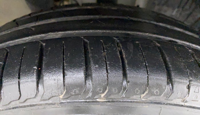 2020 Renault TRIBER RXZ AT, Petrol, Automatic, 16,093 km, Right Front Tyre Tread