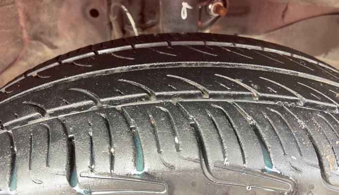 2018 Honda Brio VX AT, Petrol, Automatic, 1,45,095 km, Right Front Tyre Tread