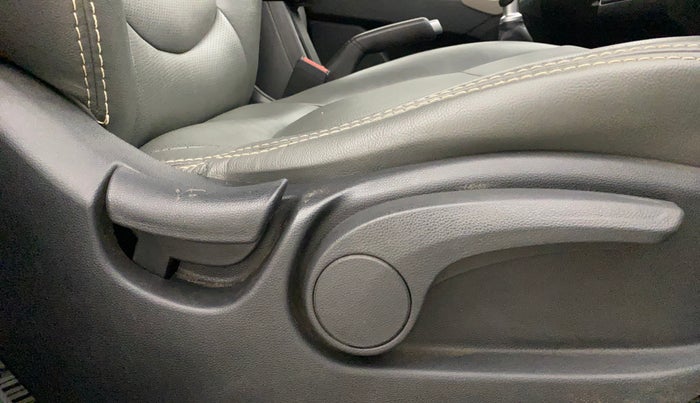 2017 Hyundai Creta SX PLUS 1.6 PETROL, Petrol, Manual, 75,155 km, Driver Side Adjustment Panel