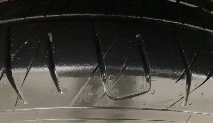 2017 Hyundai Creta SX PLUS 1.6 PETROL, Petrol, Manual, 75,155 km, Left Front Tyre Tread