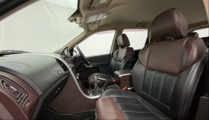 2013 Mahindra XUV500 W8, Diesel, Manual, 78,367 km, Right Side Front Door Cabin