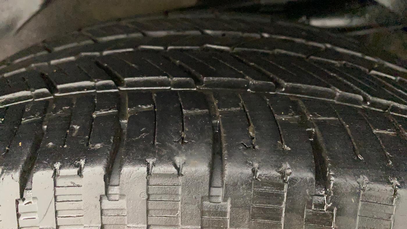 2013 Mahindra XUV500 W8, Diesel, Manual, 78,367 km, Left Rear Tyre Tread