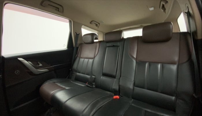 2013 Mahindra XUV500 W8, Diesel, Manual, 78,367 km, Right Side Rear Door Cabin