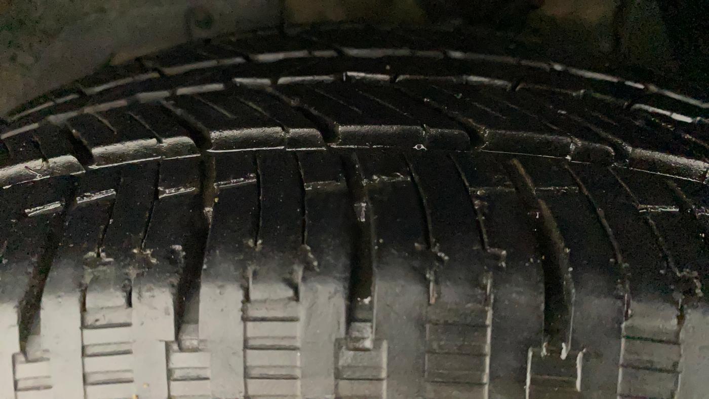 2013 Mahindra XUV500 W8, Diesel, Manual, 78,367 km, Left Front Tyre Tread