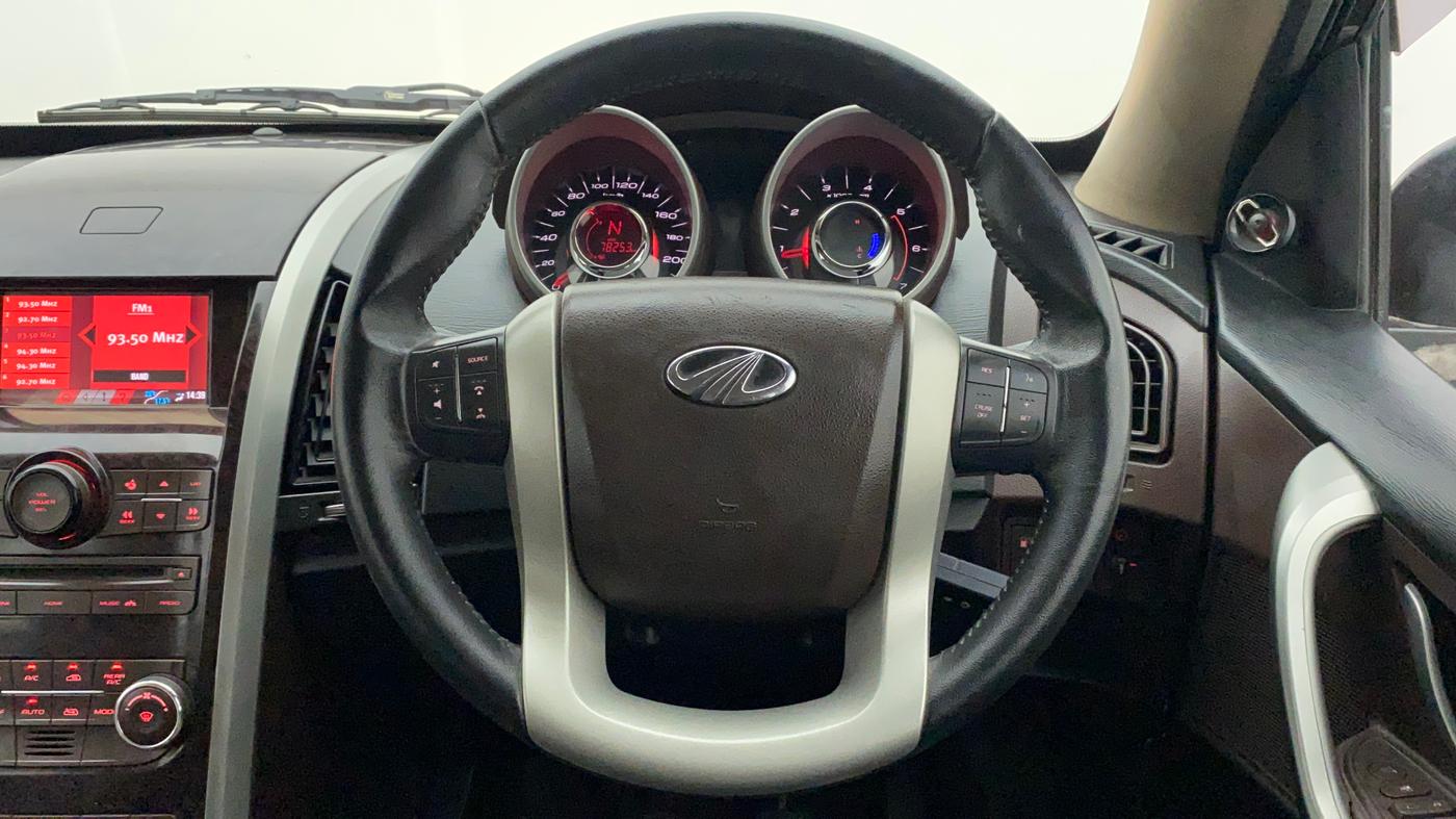 2013 Mahindra XUV500 W8, Diesel, Manual, 78,367 km, Steering Wheel Close Up