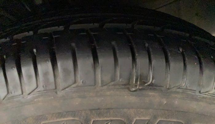 2015 Hyundai i10 SPORTZ 1.1, Petrol, Manual, 41,578 km, Left Front Tyre Tread