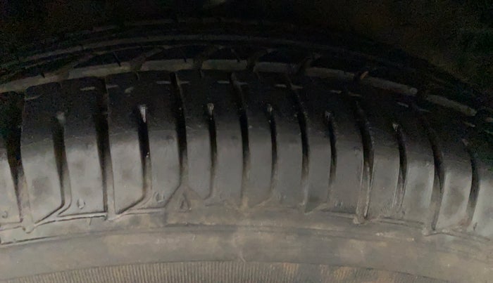 2015 Hyundai i10 SPORTZ 1.1, Petrol, Manual, 41,578 km, Right Front Tyre Tread