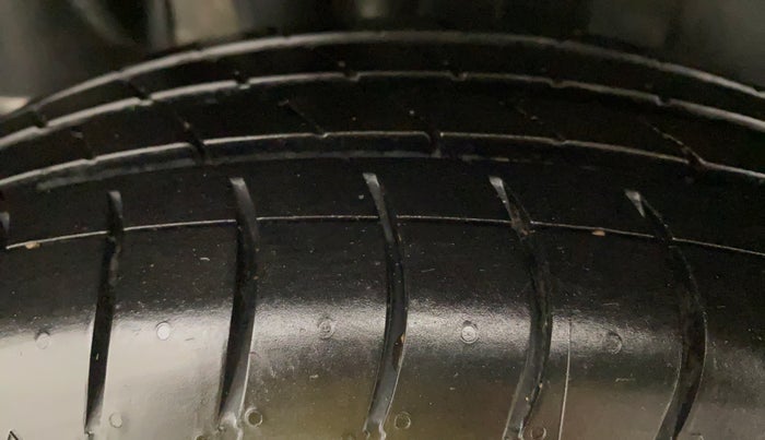 2019 Maruti Swift VXI D, Petrol, Manual, 59,955 km, Right Rear Tyre Tread