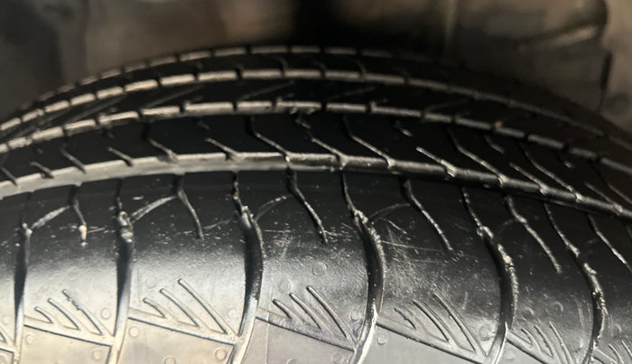 2022 Maruti Grand Vitara ALPHA SMART HYBRID AT, Petrol, Automatic, 34,745 km, Right Front Tyre Tread