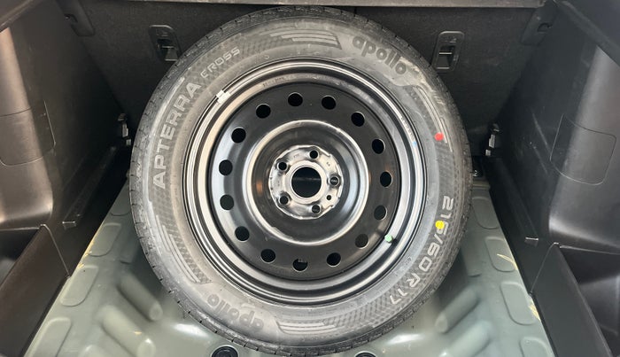 2022 Maruti Grand Vitara ALPHA SMART HYBRID AT, Petrol, Automatic, 34,745 km, Spare Tyre