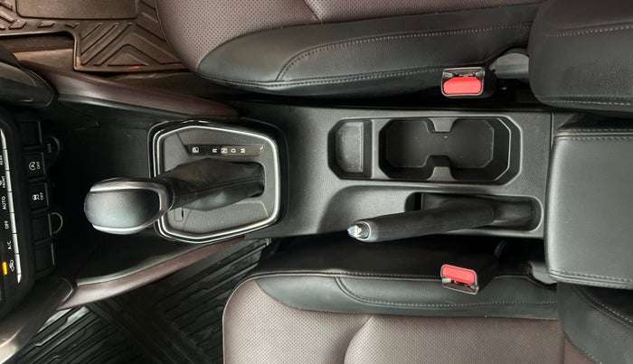 2022 Maruti Grand Vitara ALPHA SMART HYBRID AT, Petrol, Automatic, 34,745 km, Gear Lever