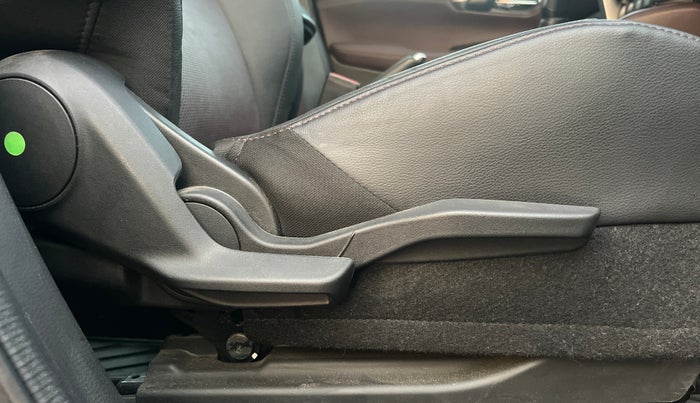 2022 Maruti Grand Vitara ALPHA SMART HYBRID AT, Petrol, Automatic, 34,745 km, Driver Side Adjustment Panel