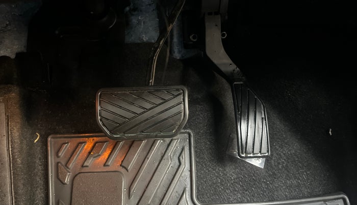 2022 Maruti Grand Vitara ALPHA SMART HYBRID AT, Petrol, Automatic, 34,745 km, Pedals