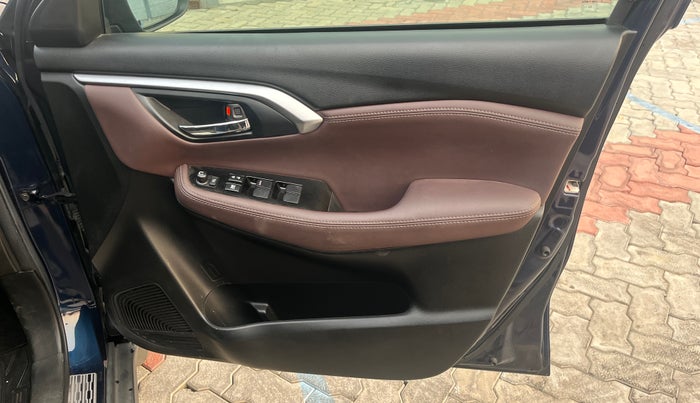 2022 Maruti Grand Vitara ALPHA SMART HYBRID AT, Petrol, Automatic, 34,745 km, Driver Side Door Panels Control