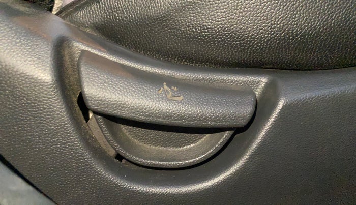 2017 Hyundai Grand i10 MAGNA 1.2 KAPPA VTVT, Petrol, Manual, 82,647 km, Driver Side Adjustment Panel