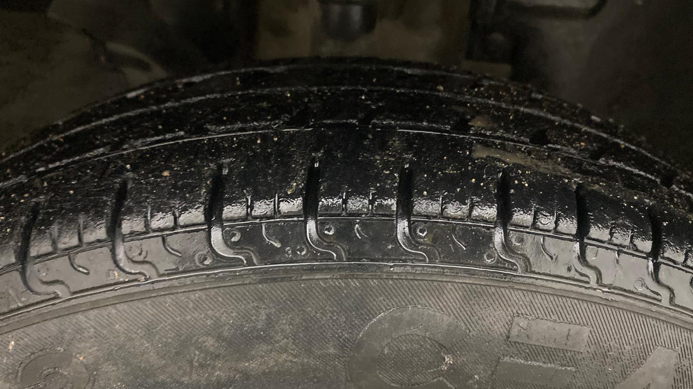 2017 Renault Kwid RXT 1.0 AMT (O), Petrol, Automatic, 94,053 km, Right Front Tyre Tread