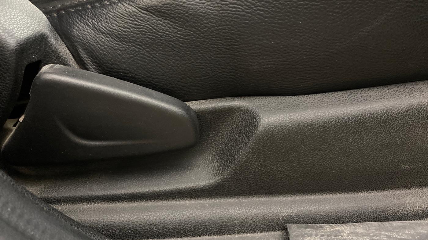 2017 Renault Kwid RXT 1.0 AMT (O), Petrol, Automatic, 94,053 km, Driver Side Adjustment Panel