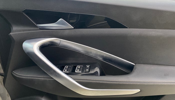 2019 MG HECTOR SHARP 1.5 DCT PETROL, Petrol, Automatic, 85,360 km, Driver Side Door Panels Control