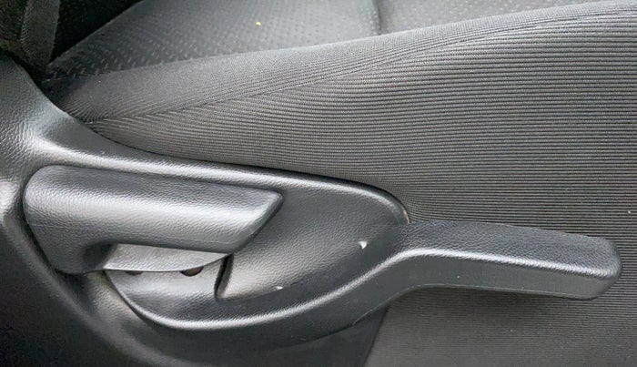 2016 Honda BR-V 1.5L I-VTEC V, Petrol, Manual, 67,131 km, Driver Side Adjustment Panel