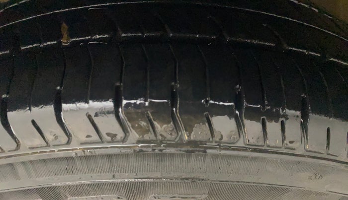 2019 Maruti Swift VXI, Petrol, Manual, 83,411 km, Left Front Tyre Tread