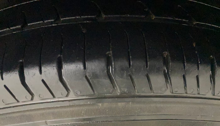 2019 Maruti Swift VXI, Petrol, Manual, 83,411 km, Left Rear Tyre Tread