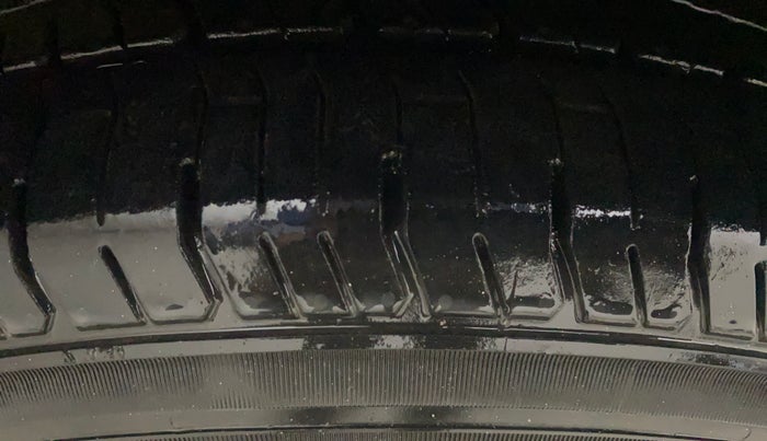 2019 Maruti Swift VXI, Petrol, Manual, 83,411 km, Right Front Tyre Tread