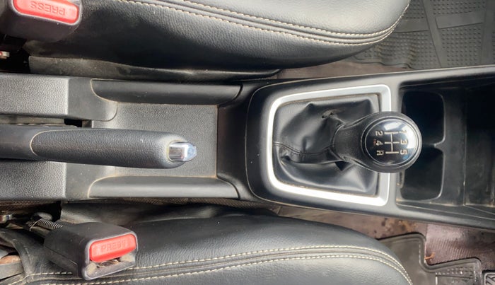 2019 Maruti Swift VXI, Petrol, Manual, 83,411 km, Gear Lever