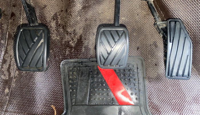 2019 Maruti Swift VXI, Petrol, Manual, 83,411 km, Pedals