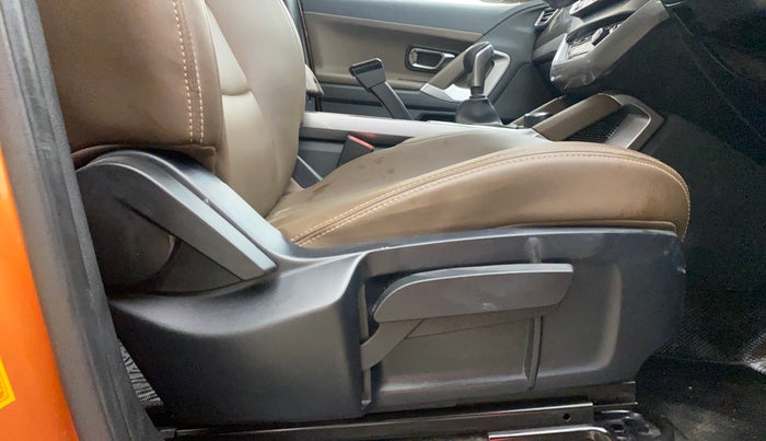 2019 Tata Harrier XZ 2.0L, Diesel, Manual, 69,490 km, Driver Side Adjustment Panel
