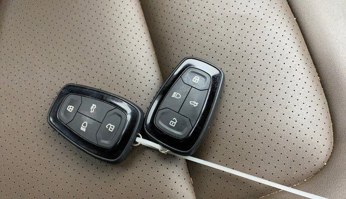 2019 Tata Harrier XZ 2.0L, Diesel, Manual, 69,490 km, Key Close Up