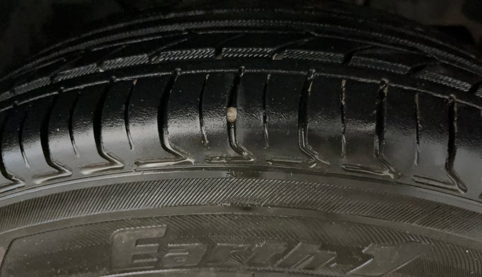 2016 Tata Tiago XE PETROL, Petrol, Manual, 48,084 km, Right Front Tyre Tread