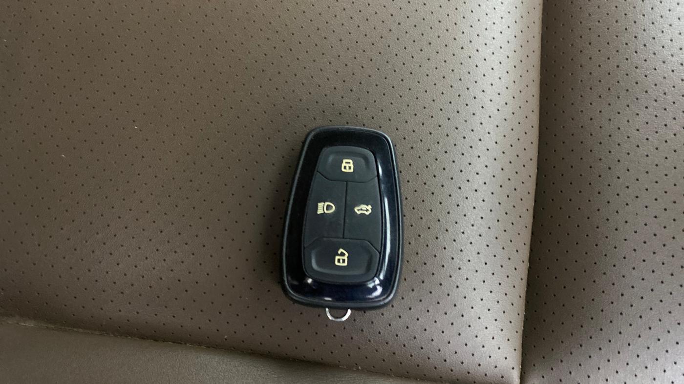2020 Tata Harrier XZ 2.0L, Diesel, Manual, 69,818 km, Key Close Up