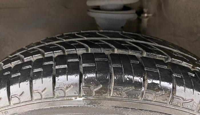2017 Maruti Alto 800 LXI, Petrol, Manual, 64,054 km, Left Front Tyre Tread