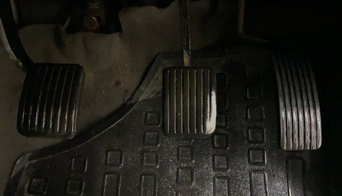 2013 Hyundai i10 MAGNA 1.1, CNG, Manual, 77,830 km, Pedals