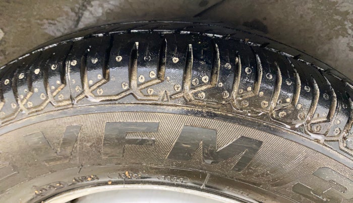 2013 Hyundai i10 MAGNA 1.1, CNG, Manual, 77,830 km, Left Rear Tyre Tread