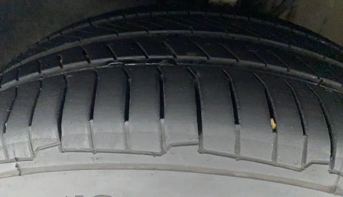 2017 Volkswagen Vento HIGHLINE DIESEL 1.5, Diesel, Manual, 66,213 km, Left Front Tyre Tread