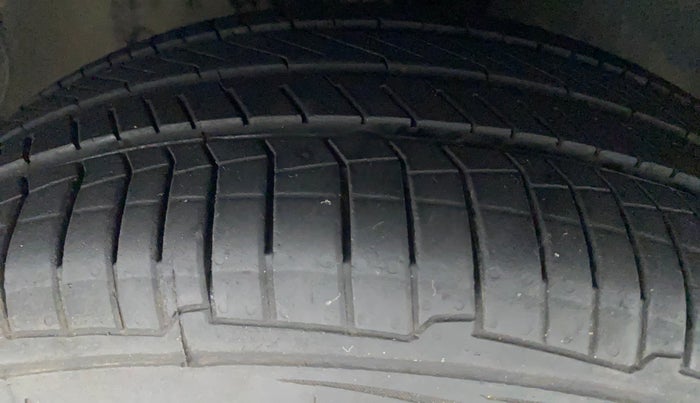 2017 Volkswagen Vento HIGHLINE DIESEL 1.5, Diesel, Manual, 66,213 km, Right Front Tyre Tread