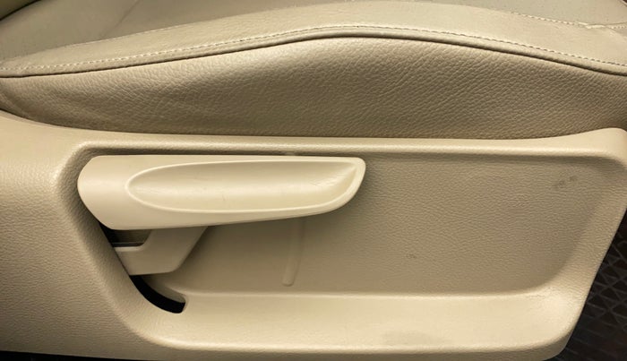 2017 Volkswagen Vento HIGHLINE DIESEL 1.5, Diesel, Manual, 66,213 km, Driver Side Adjustment Panel