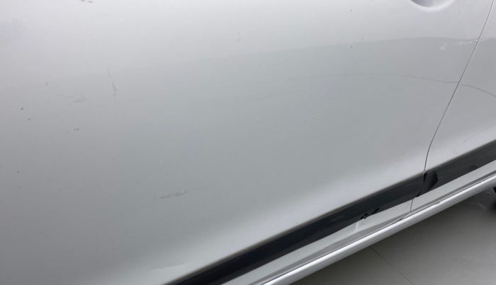 2016 Hyundai Elite i20 SPORTZ 1.2, Petrol, Manual, 70,313 km, Front passenger door - Minor scratches