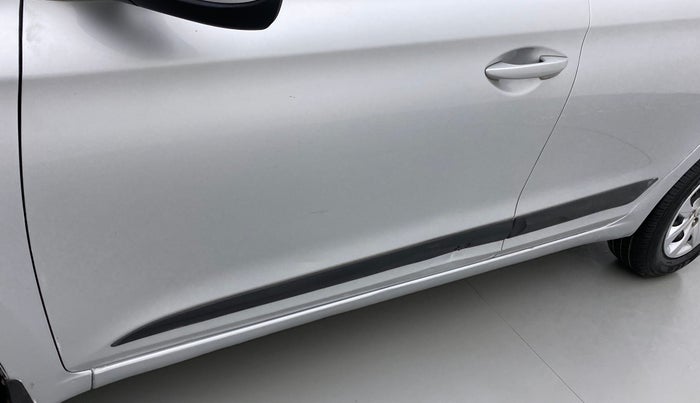 2016 Hyundai Elite i20 SPORTZ 1.2, Petrol, Manual, 70,313 km, Front passenger door - Slightly dented