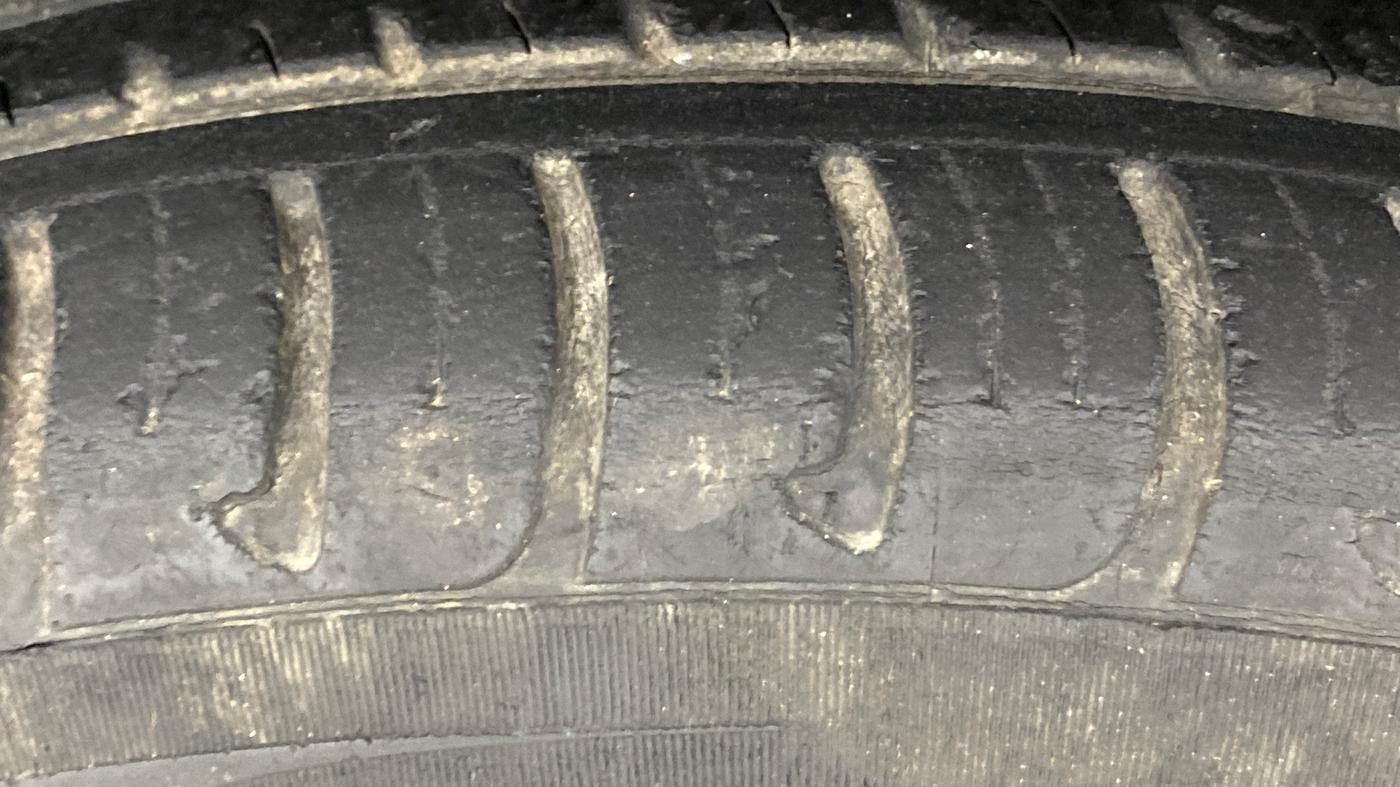 2017 Renault Duster RXS CVT, Petrol, Automatic, 55,000 km, Left Front Tyre Tread
