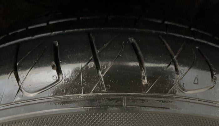 2016 Hyundai Creta SX PLUS 1.6 PETROL SPECIAL EDITION, Petrol, Manual, 60,897 km, Right Front Tyre Tread