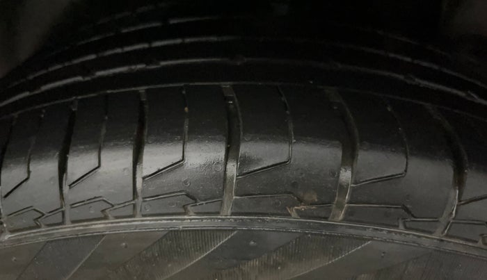 2016 Hyundai Creta SX PLUS 1.6 PETROL SPECIAL EDITION, Petrol, Manual, 60,897 km, Left Rear Tyre Tread