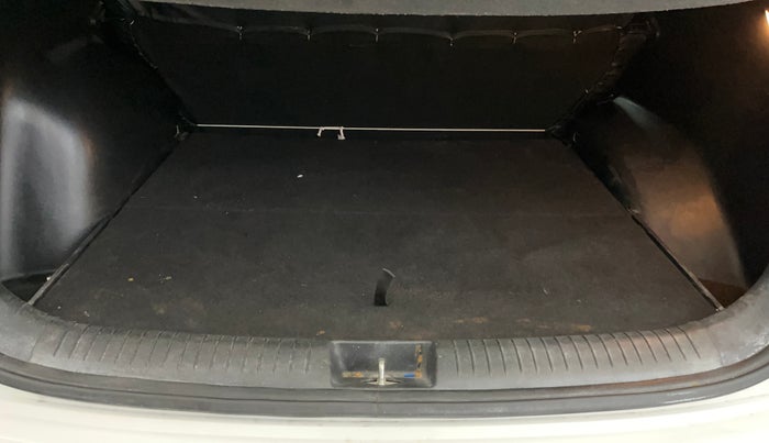 2016 Hyundai Creta SX PLUS 1.6 PETROL SPECIAL EDITION, Petrol, Manual, 60,897 km, Boot Inside