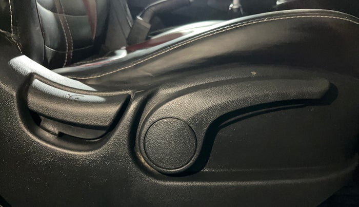 2016 Hyundai Creta SX PLUS 1.6 PETROL SPECIAL EDITION, Petrol, Manual, 60,897 km, Driver Side Adjustment Panel