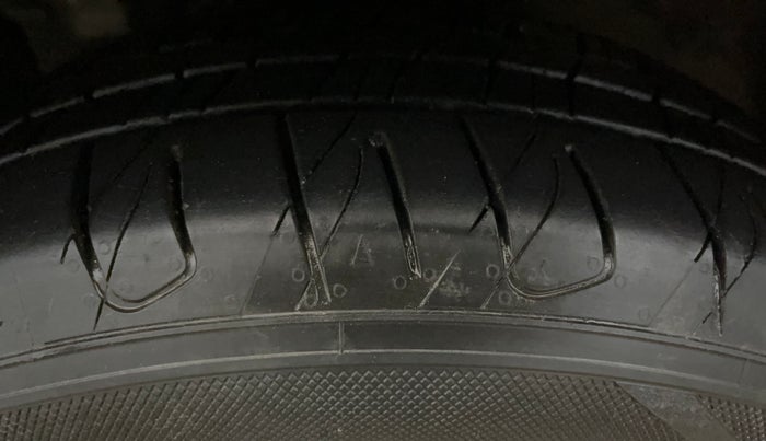 2016 Hyundai Creta SX PLUS 1.6 PETROL SPECIAL EDITION, Petrol, Manual, 60,897 km, Left Front Tyre Tread