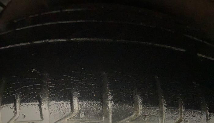 2015 Hyundai Verna FLUIDIC 4S1.6 VTVT SX O, Petrol, Manual, 70,607 km, Right Rear Tyre Tread