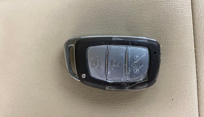 2015 Hyundai Verna FLUIDIC 4S1.6 VTVT SX O, Petrol, Manual, 70,607 km, Key Close Up