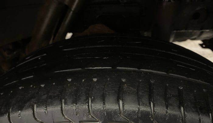 2015 Mahindra Kuv100 K6 5 STR, Petrol, Manual, 65,767 km, Left Rear Tyre Tread